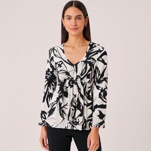 By Johnny Empire Pullover Graphic Top White Black Large